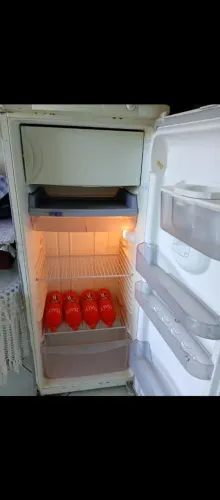 Vendo geladeira 300 reais funcionando 100%