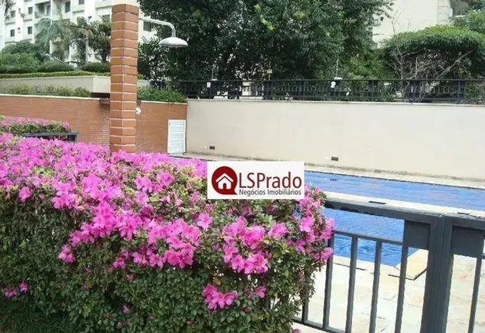 Prox. ao Shop e Pq Ibirapuera, 3 suítes, varanda e 3 vagas!