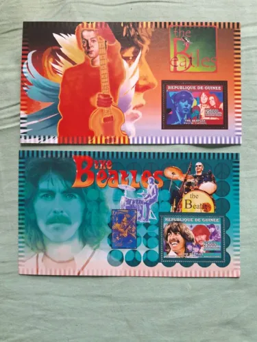 Blocos de selos antigos dos Beatles.