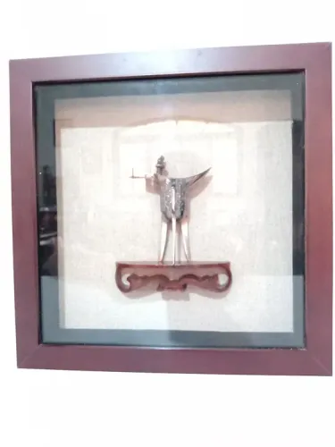 Lindo quadro calice chines em latao 