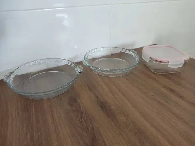 Kit 2 formas refratarias rendonda Marinex e 1 forma quadrada com tampa de plastico