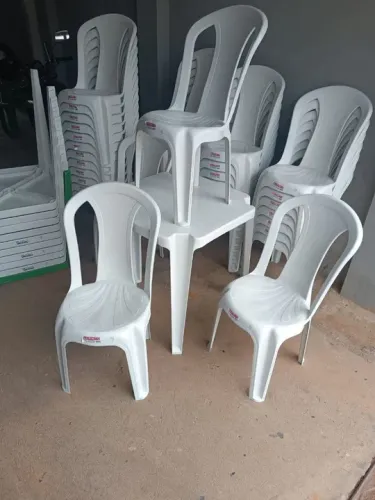 Conjunto de Bistrô Novas Cadeiras e Mesas.