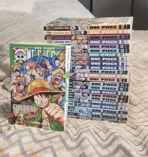 Lote com 25 MANGÁS -1 edição especial ONE PIECE