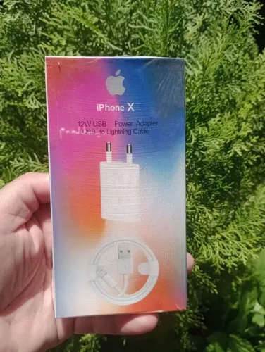 Carregador de iPhone.