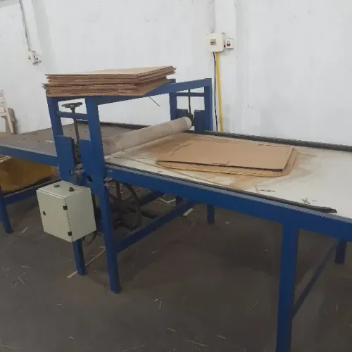 Maquina Corte e vinco papelão - Plana Industrial = Excelente estado 