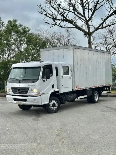 Accelo 1016 baú mais cabine auxiliar 2013