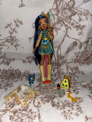 Boneca Monster High Cleo de Nile Básica 3° Geração