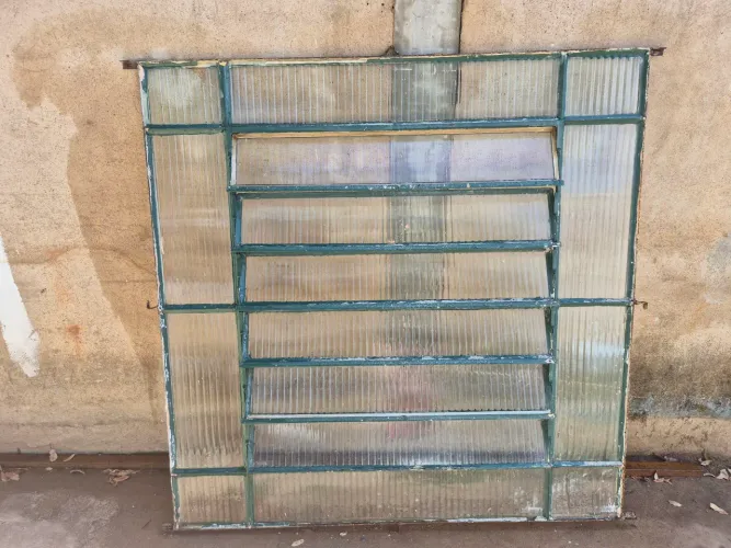 Janela de Vidro Basculante