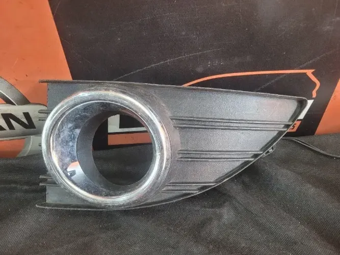 Moldura do Farol de Milha Esquerdo Renault Fluence 2008 a 2014 (Acab. Cromado) 261A52531R