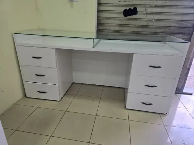 Balcão Vitrine de Atendimento com Gavetas - 2,0m x 90cm