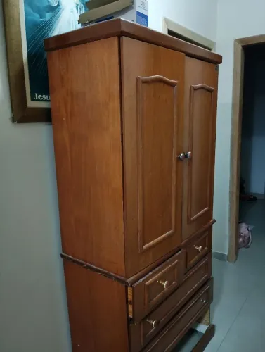 Guarda roupa pequeno