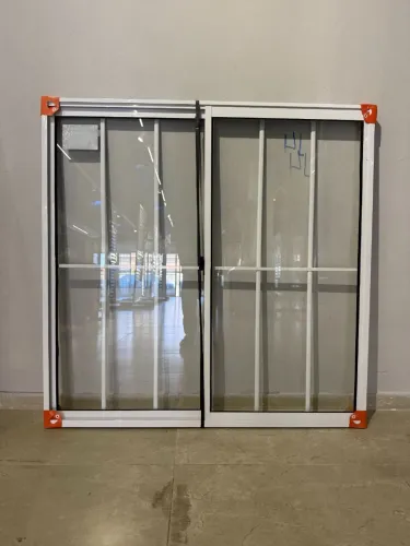 Janela brc com grade 1x1