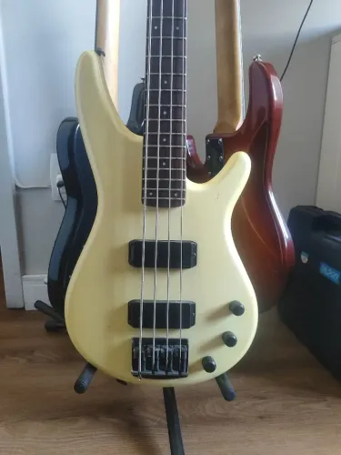 Baixo Ibanez Roadstar II