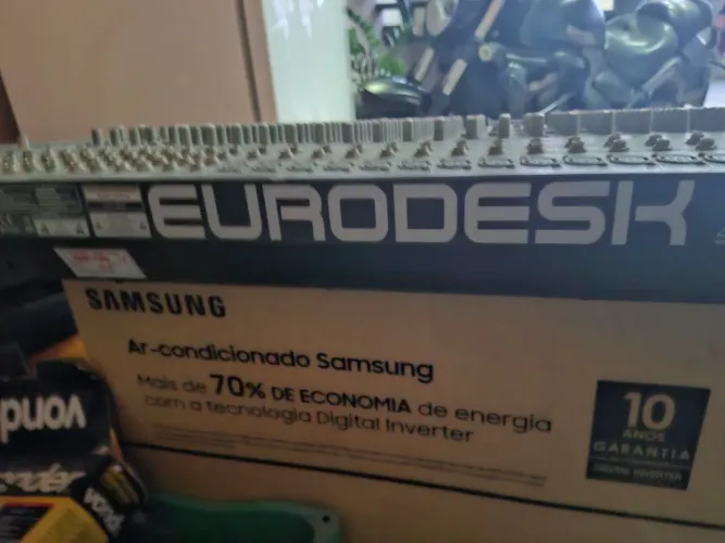 Mesa de Som Eurodesk - 32 Canais