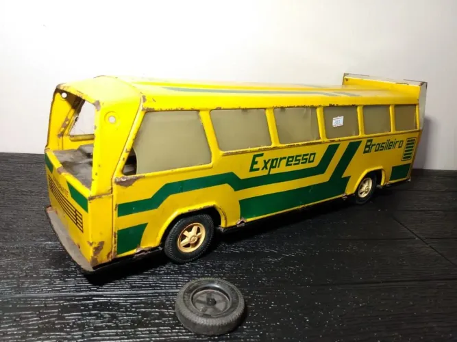Ônibus de lata Bandeirantes Expresso Brasileiro para restauro