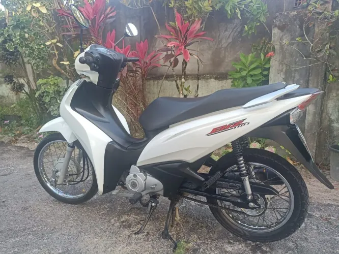 Biz 110i 2022 e bom estado de conservação valor 13 mil reais tel * dias davila 