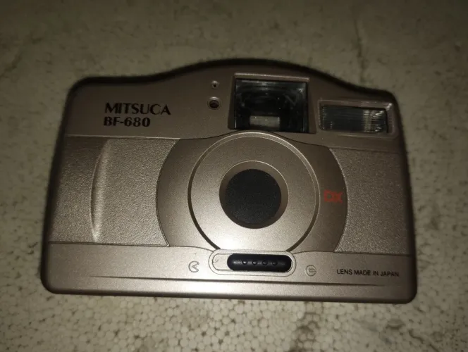 Máquina fotográfica antiga mitsuca