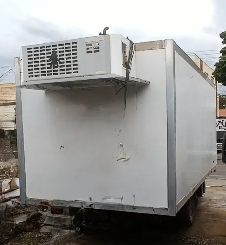 Baú frigorífico ótimo estado
