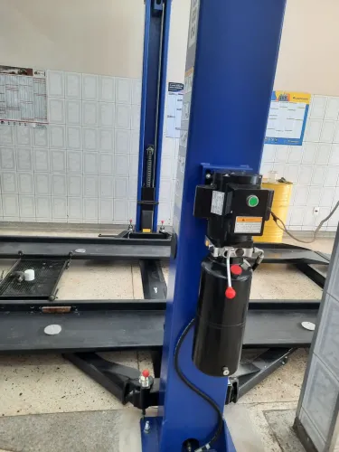 Elevador Elétrico Hidraulico 2800k ?prancha de 4mts com bandeja 