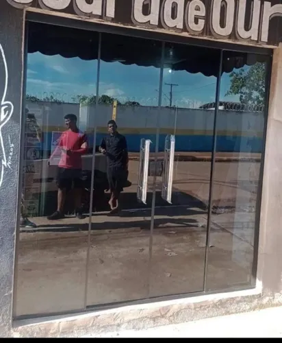 Porta, janela , box e basculante 