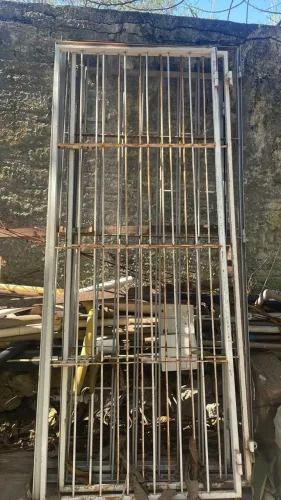 Duas grades de Ferro para porta 84x2,09