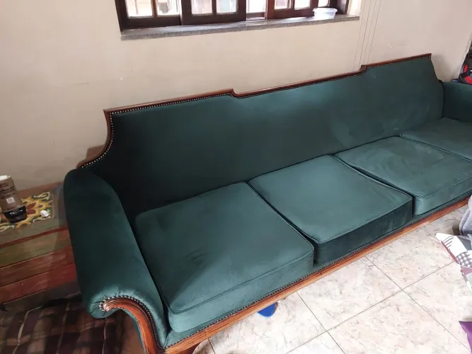 Sofá de 3 lugares em veludo verde