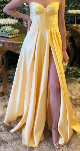 Vestido de festa longo amarelo