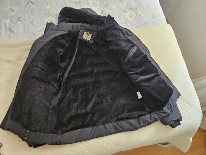 Jaqueta azul marinho para frio intenso