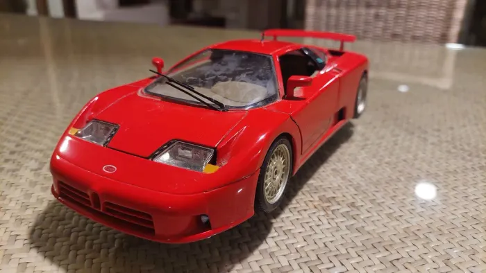 Bugatti EB 110 1991 1:18 (Burago)