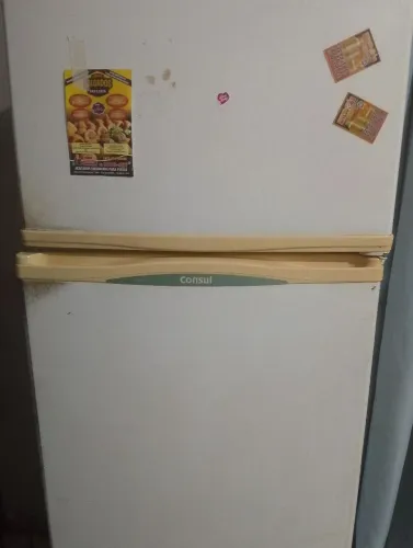 Vendo uma geladeira Consul 