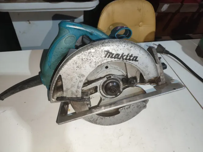 SERRA CIRCULAR MAKITA 1800W  220V