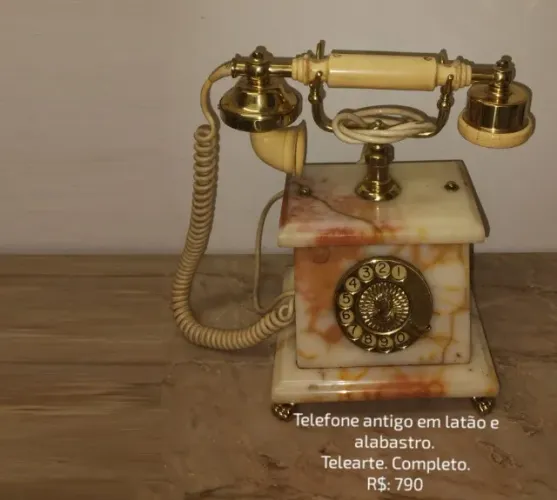 Telefone antigo bronze e alabastro