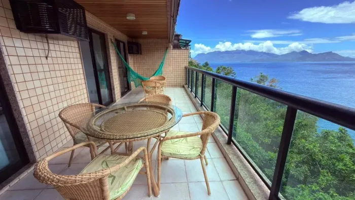 Oportunidade no Porto Real Resort!  Seu novo apartamento à beira-mar está aqui!