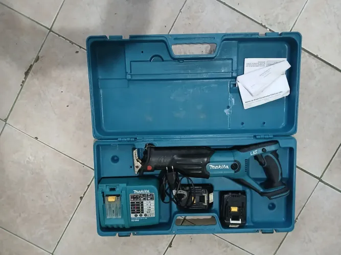 Serra Sabre Makita BJR181RFE