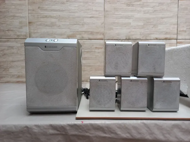 Sistema de Som 5.1 Home Theater passivo.