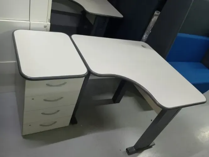 Conjunto de mesa delta com gaveteiro para escritório