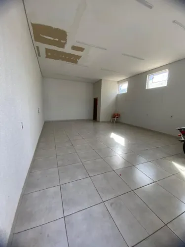 Casa com salão comercial