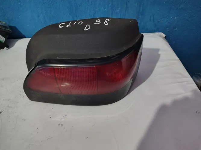 Lanterna traseira direita Renault Clio ano 1996 A 1999 usada original