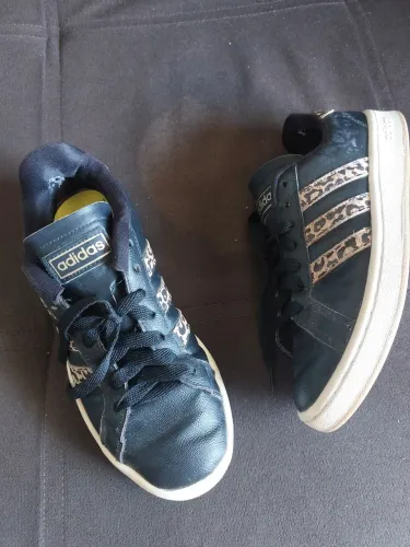 Tênis Adidas Leopard n° 35 Usado