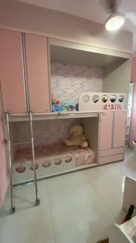 Cama Infantil 2 Andares com Guarda-Roupa Embutido - Conforto, Diversão e Organização