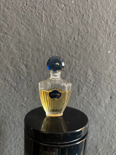 Miniatura do perfume feminino Shalimar da casa de fragrâncias francesa Guerlain