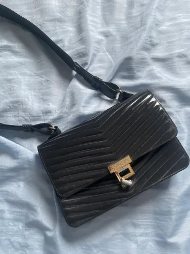 Bolsa preta Petit Jolie