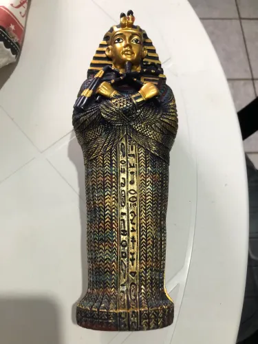 Sarcófago egípcio com a múmia