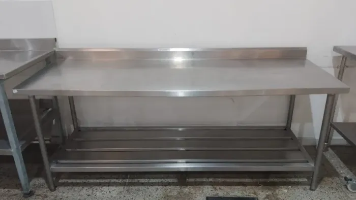 Bancada Inox - 1 prateleira - sem rodízio - 2,0x70x79