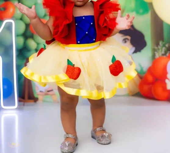 Vendo roupa laço,branca de neve