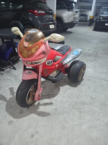 Triciclo eletrico infantil Bandeirantes 12V