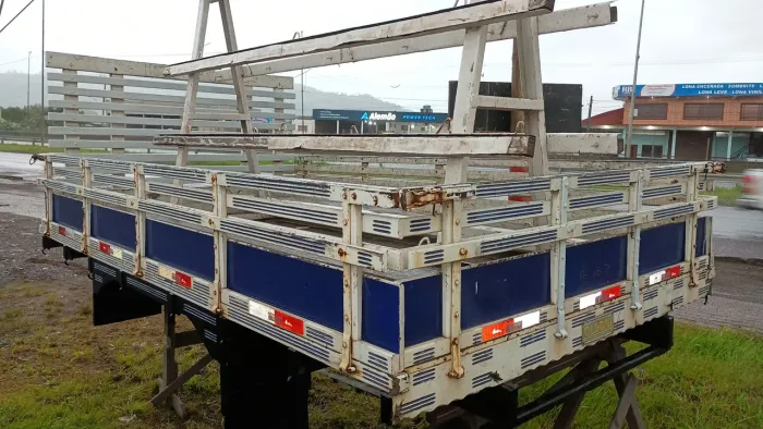 Carroceria de HR com 3,25m