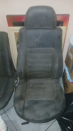 Vendo bancos 1 de couro e outro de tecido 