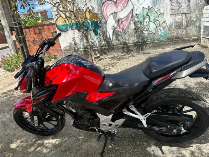 CB 300F A VENDA 