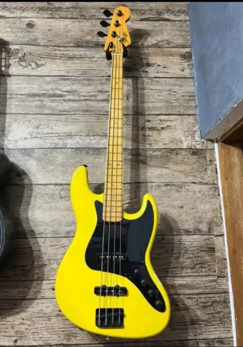 Baixo jazzbass seizi